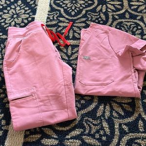 Figs Scrub set in Chalk Pink